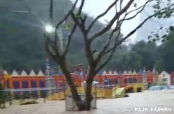 Banjir melanda objek wisata Harau Limapuluh Kota. (Foto: istimewa)