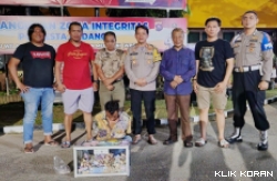 Penangkapan Pelaku pencuri kotak amal di Masjid Raya Sumbar. (Foto: Istimewa)