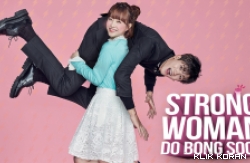 Park Hyung Sik dan Park Bo Young dalam Drakor Strong Woman Bong Soon (foto: VIU)