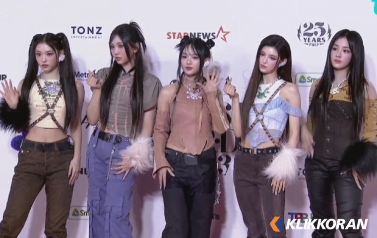 NewJeans di Red Carpet Asia Artist Awards 2023 (Foto: Allkpop)