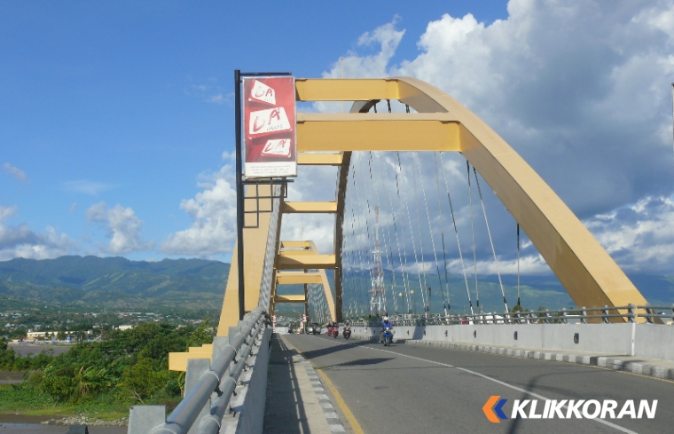 Megahnya Pembangunan Jembatan Palu (foto: Wikipedia)