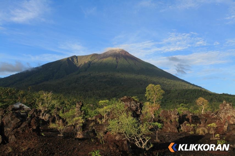 Gunung Gamalama (foto: www.indonesiakaya.com)