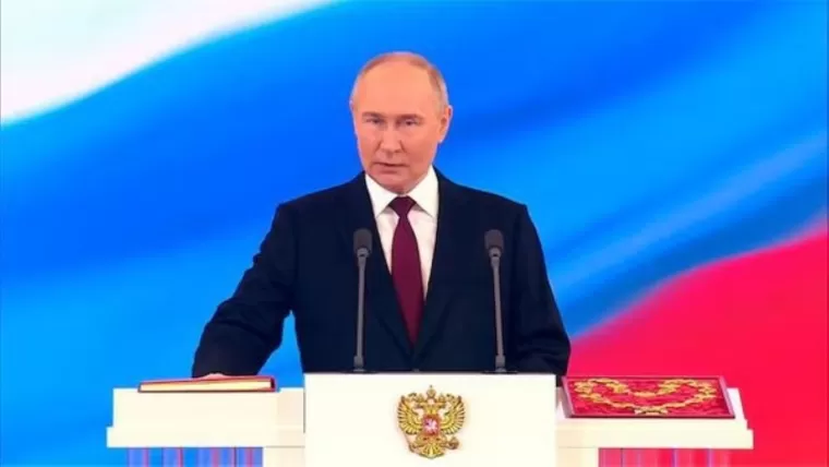 Putin dilantik jadi Presiden Rusia untuk kelima kalinya. (Fpto; detik.com)