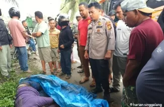 Beginilah penampakan saat warga melihat mayat Mr.X di Jalan Yos Sudarso Pekanbaru.(ist)