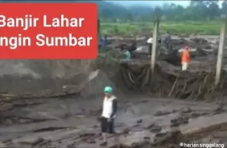 Banjir lahar dingin di Sumbar. (Foto: YouTube Surakarta News)