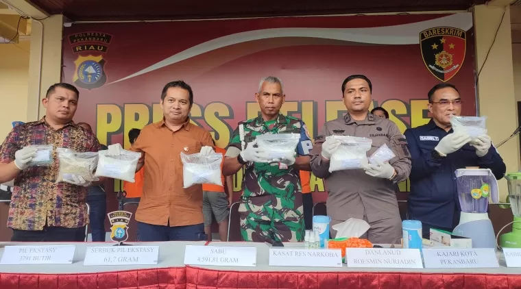4,5 Kilogram Sabu dan 3.791 Pil Ekstasi Dimusnahkan di Pekanbaru