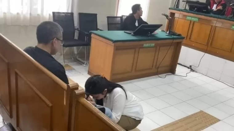 Marisa Putri Bersimpuh di Sidang, Sampaikan Permohonan Maaf pada Suami Korban Kecelakaan Tragis