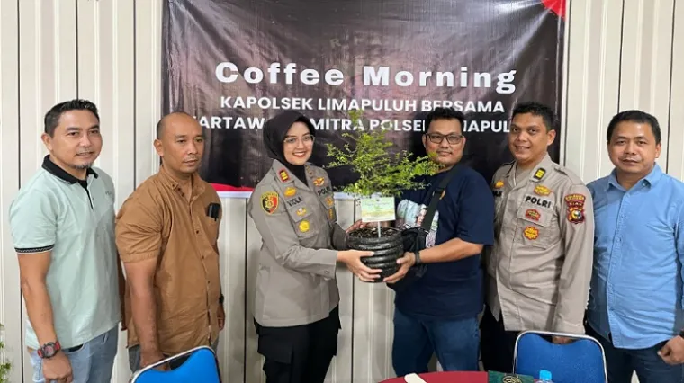 Polsek Limapuluh Ajak Wartawan Dukung Green Policing Lewat Aksi Tanam Pohon
