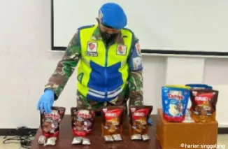 Temuan paket sabu oleh petugas Bandara SSK Pekanbaru