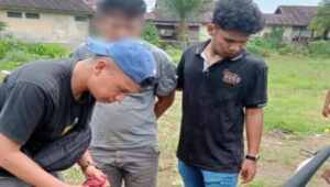 Foto Tersangka Pengedar Sabu-sabu di Agam Ditangkap Setelah Aksi Kabur, Anggota Polisi Alami Cedera