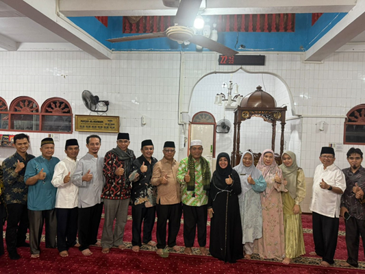 Foto Tim Safari Ramadhan dari Provinsi Sumatera Barat, yang Dipimpin Rektor UIN Kunjungi Masjid Al-Ikhwan