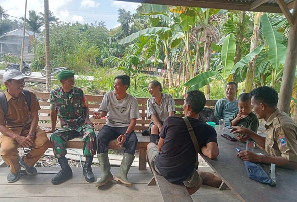 Babinsa Koramil 02/Muara Siberut Gencar Melakukan Silaturahmi Bersama Perangkat Desa dan Masyarakat