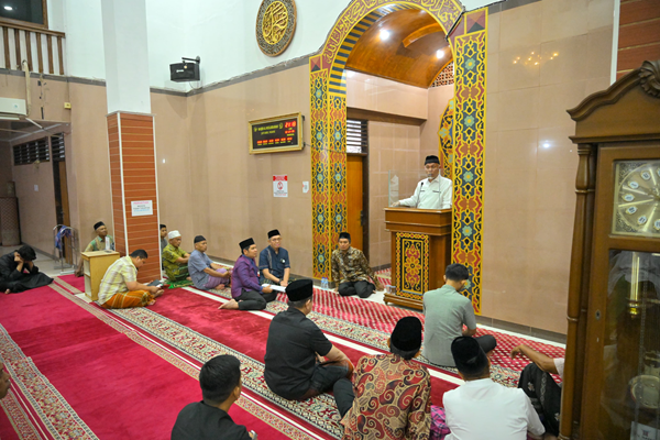 Foto Kemuliaan Manusia Bertakwa, Tausiah Awal Ramadan dari Gubernur Mahyeldi di Masjid Al-Mukarramah