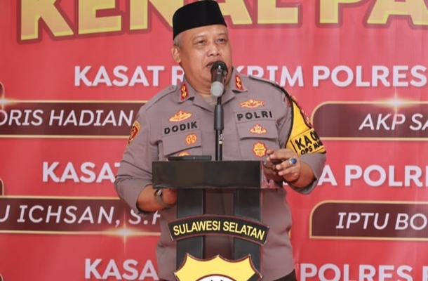 Foto Tiga Pejabat Polres Barru Bergeser, AKBP Dodik Lakukan Kenal Pamit