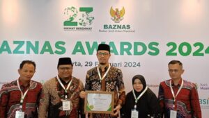 Wali Kota Bukittingi terima Baznas Award