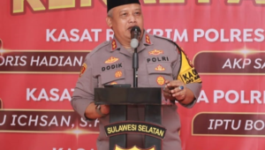 Foto Tiga Pejabat Polres Barru Bergeser, AKBP Dodik Lakukan Kenal Pamit