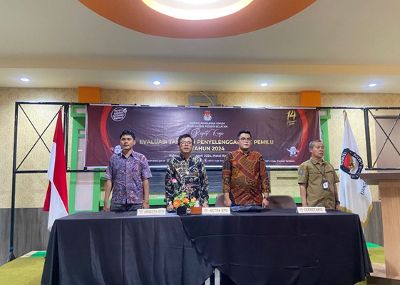 Foto KPU Pesisir Selatan Laksanakan Rapat Kerja Evaluasi Tahapan Penyelenggaraan Pemilu 2024
