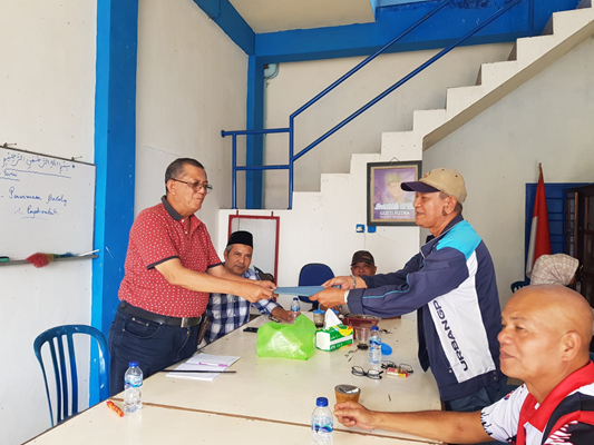 Relawan Dr. Zulmaeta bernama Gindo, Afrizal Hendri Cs, mengambil formulir ke sekretariat Dewan Perwakilan Daerah (DPD) Partai Amanat Nasional (PAN) Payakumbuh, Selasa 23 April 2024.