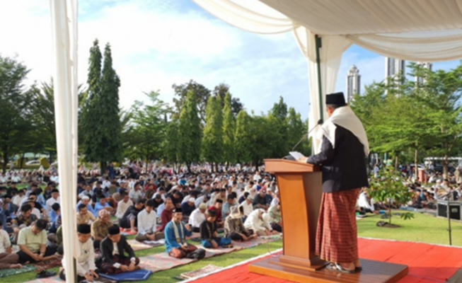 Foto Rektor UNP Prof. Ganefri: Ibadah Puasa dan Zakat Fitrah Meningkatkan Kepedulian Sosial
