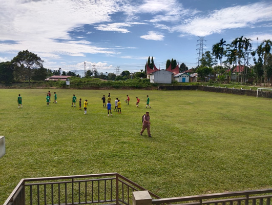 Sekolah Sepak Bola (SSB) Bintang Utama (Bitu), mulai mempersiapkan diri, mengadakan latihan, termasuk latihan fisik di lapangan, Padang Cubadak, kelurahan Ampangan, kecamatan Payakumbuh Selatan, Minggu 21 April 2024.