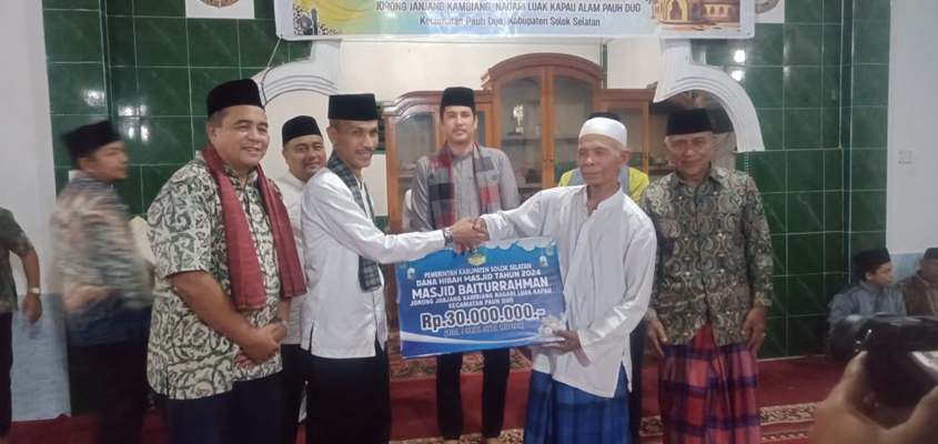 Foto Walinagari Luak Kapau Laporkan Dampak Banjir Kepada Wakil Bupati Solok Selatan di Safari Ramadhan