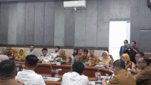 Foto Penyelesaian Masalah Tambang Aia Dingin, Bupati Epyardi Katakan Pemkab Solok Hadir Untuk Mensejahterakan Masyarakat