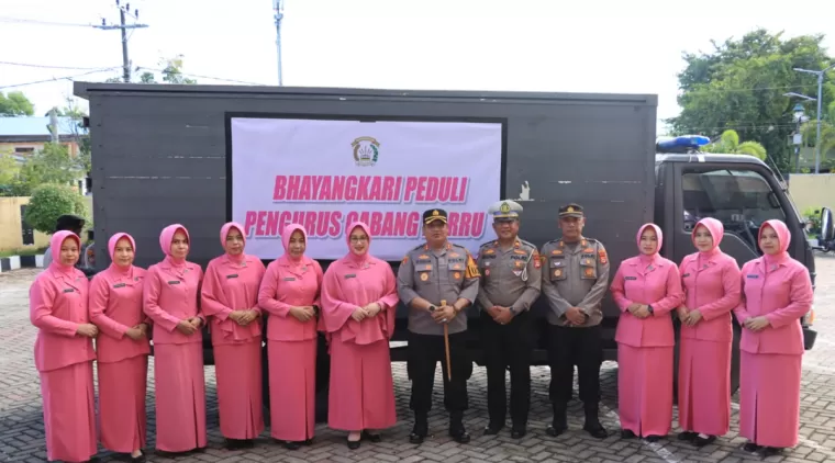 Bhayangkari Cabang Polres Barru Kirim Batuan Bencana Alam