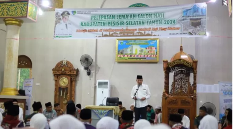 Bupati Pesisir Selatan Melepas 139 Orang Jemaah Haji