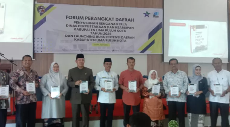 Bupati Limapuluh Kota Safaruddin Dt. Bandaro Rajo pada acara launching buku Potensi Daerah setempat, Sarilamak kecamatan Harau, Jumat 3 Mei 2024.
