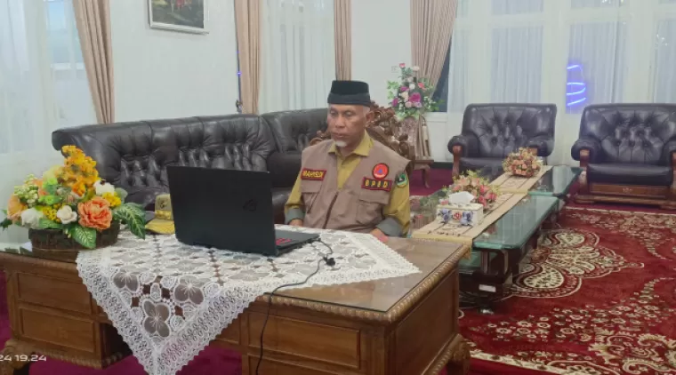 Gubernur Mahyeldi Memilih Berkantor di Bukittinggi untuk Mendekati Korban Bencana