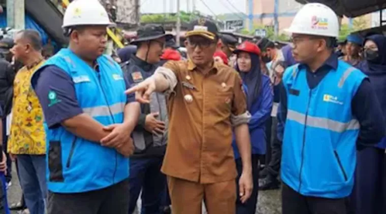 Hendri Septa-Ekos Albar Bersama Kapolda, Kapolres, dan Dandim Turun Langsung Tinjau Lokasi Kebakaran Pasar Raya