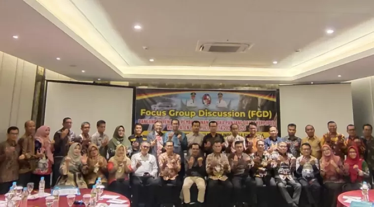 Bupati Limapuluh Kota Safaruddin Dt. Bandaro Rajo pada pembukaan acara FGD Penyusunan Rancana RPJPD kabupaten Limapuluh Kota tahun 20225-2045 di The Balcone Hotel Bukittinggi, Senen 21 Mei 2024