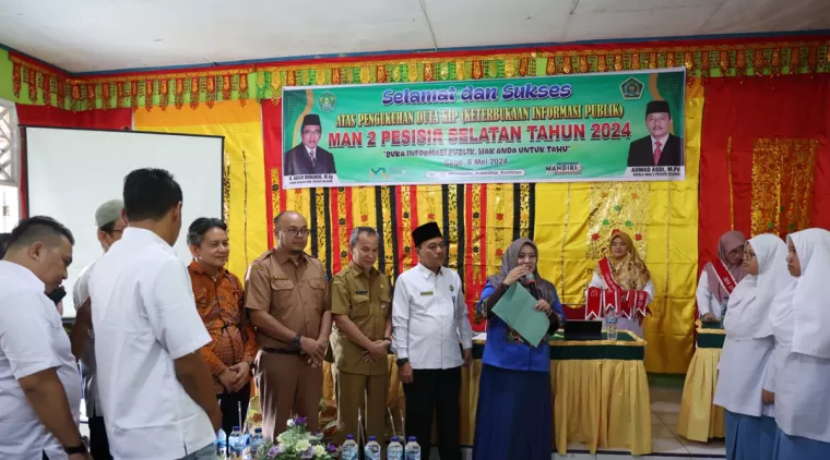 Kukuhkan Duta KIP MAN 2 Pessel, Sekretaris DPRD Sumbar: Duta KIP Adalah Pejuang untuk Keterbukaan Informasi Publik