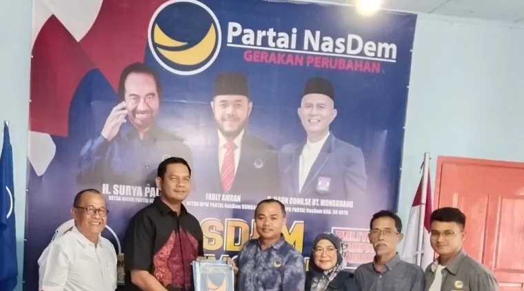 Wahyudi Thamrin, mendaftar sebagai bakal calon wakil bupati, ke Dewan Pimpinan Daerah (DPD) partai Nasdem, Senen 6 Mei 202