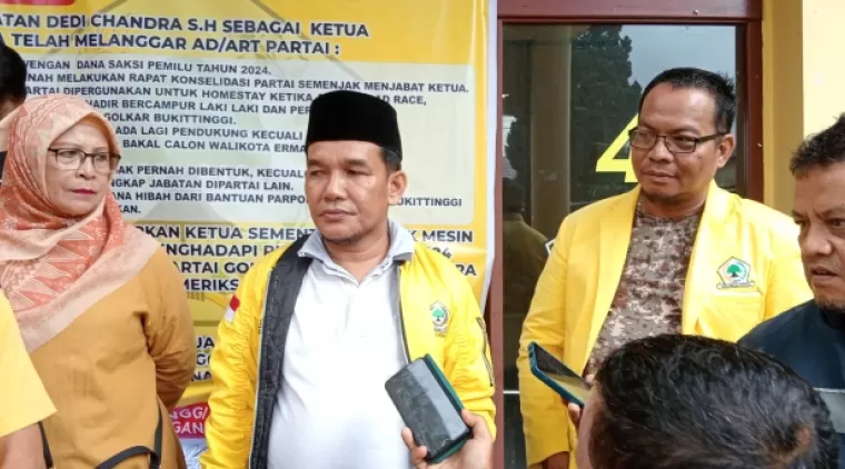Ketua Harian DPD II partai Golkar Bukittinggi memberi keterangan tentang mosi tak percaya pada Ketua DPD II Bukittinggi