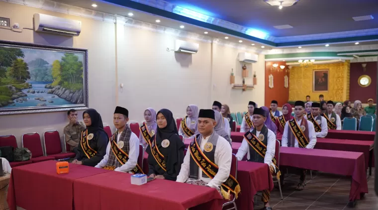 Peserta Pelatihan dan seleksi pemilihan Cik Uniang Cik Ajo menuju grand final Duta Pariwisata Kota Pariaman.(Trisnaldi)