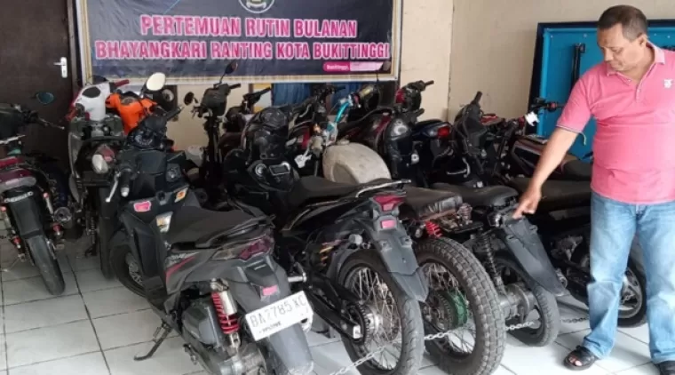 Sepeda motor balap liar yang terjaring razia Polsekta Bukittinggi