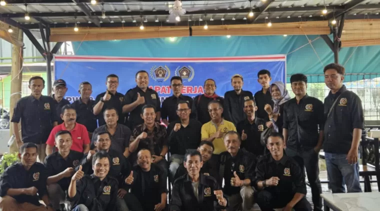 PWI kota Payakumbuh-kabupaten Limapuluh Kota, menggelar rapat kerja (Raker)  tahun 2024, di Resto Wan ketua Gonjong Limo Pekan Baru Provinsi Riau, owner Dedi Armen, Sabtu 11 Mei 2024.