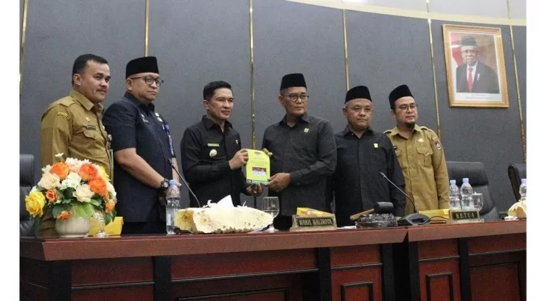 Transparansi dan Akuntabilitas Laporan Pertanggungjawaban APBD Kota Padang Tahun 2023 Terungkap dalam Rapat Paripurna DPRD