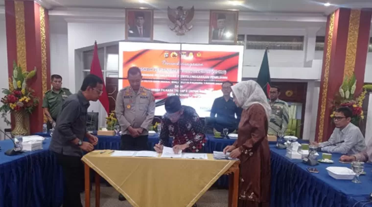 Wali Kota Padang Menerima Dana Hibah NPHD Sebesar Rp2,85 Miliar untuk Keamanan Pilkada 2024