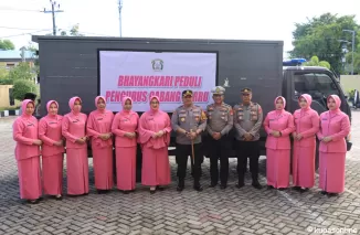 Bhayangkari Cabang Polres Barru Kirim Batuan Bencana Alam