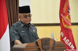 Bupati Agam diwakili Sekdakab Agam Edi Busti saat menyampaikan nota penjelasan Ranperda tentang RPJPD Kabupaten Agam