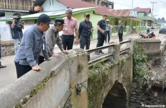 Bupati Agam tinjau lokasi banjir bandang
