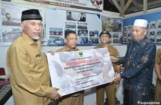 Gubernur Mahyeldi Salurkan Bantuan Ayam KUB untuk Dukung Pertanian Pasaman Barat