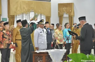 Gubernur Sumbar Mahyeldi melantik Ir. Suprayitno, MA sebagai Pj Walikota Payakumbuh, menggantikan Jasman, pelantikan diadakan di auditorium Gubernuran Sumbar, Senin 27 Mei 2024 sore.