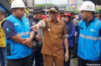 Hendri Septa-Ekos Albar Bersama Kapolda, Kapolres, dan Dandim Turun Langsung Tinjau Lokasi Kebakaran Pasar Raya