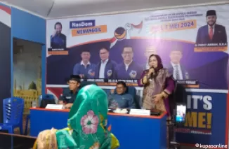 Hj. Yernita, Satu-Satunya Bundo Kanduang Payakumbuh Siap Bertarung di Pilkada dan antarkan formulir pendaftaran ke parpol yang ditujunya, terakhir diantar dan berorasi di DPD Nasdem, Selasa 7 Mei 2024.