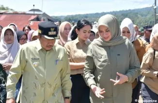 Bupati Agam dengan Ketua Umum Dharma Pertiwi