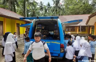 Ketika Mobil Unit Pustaka Keliling Perpustakaan Daerah Kota Pariaman di SD Negeri 05 Tungkal Utara Jumat 3 Mei 2024.(Trisnaldi).