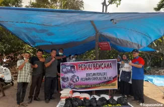 Pemuda/i Kampung Tanjung Duku Utara Koto XI Tarusan Serahkan Bantuan Kepada Korban Bencana di Sumbar